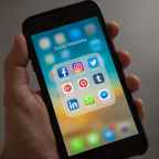 Einfaches Bezahlen mit 2 Apps, 3 E-Mails & 4 Sonderzeichen